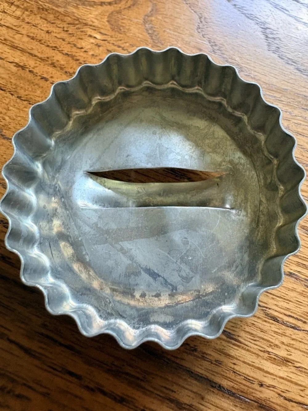 Vintage round metal tin scalloped cookie biscuit cutter